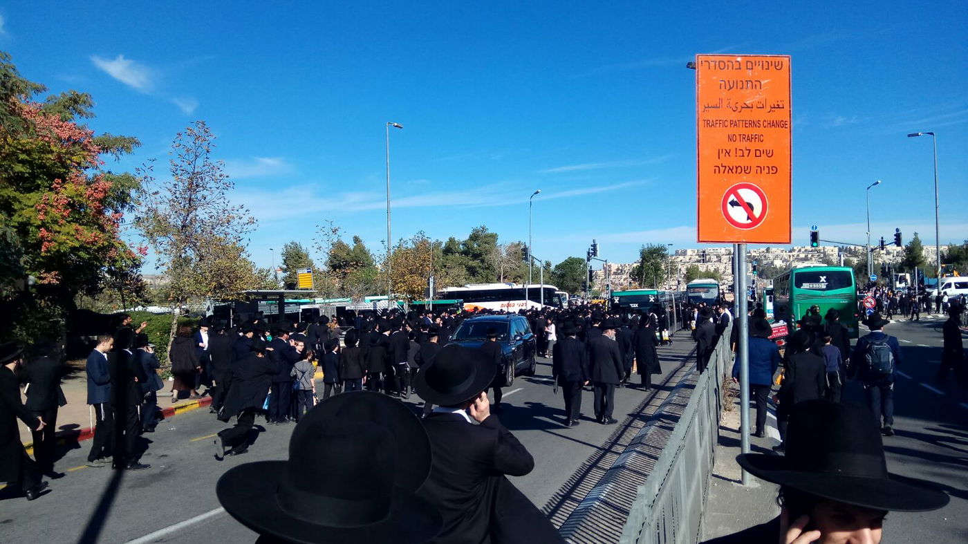 אלפים צובאים על האוטובוסים להלווית מרן הגראי"ל שטיינמן זצ"ל