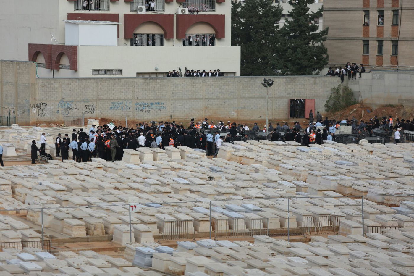 צפו בגלריה: הלווית הענק של מרן הרב שטיינמן מזווית נוספת