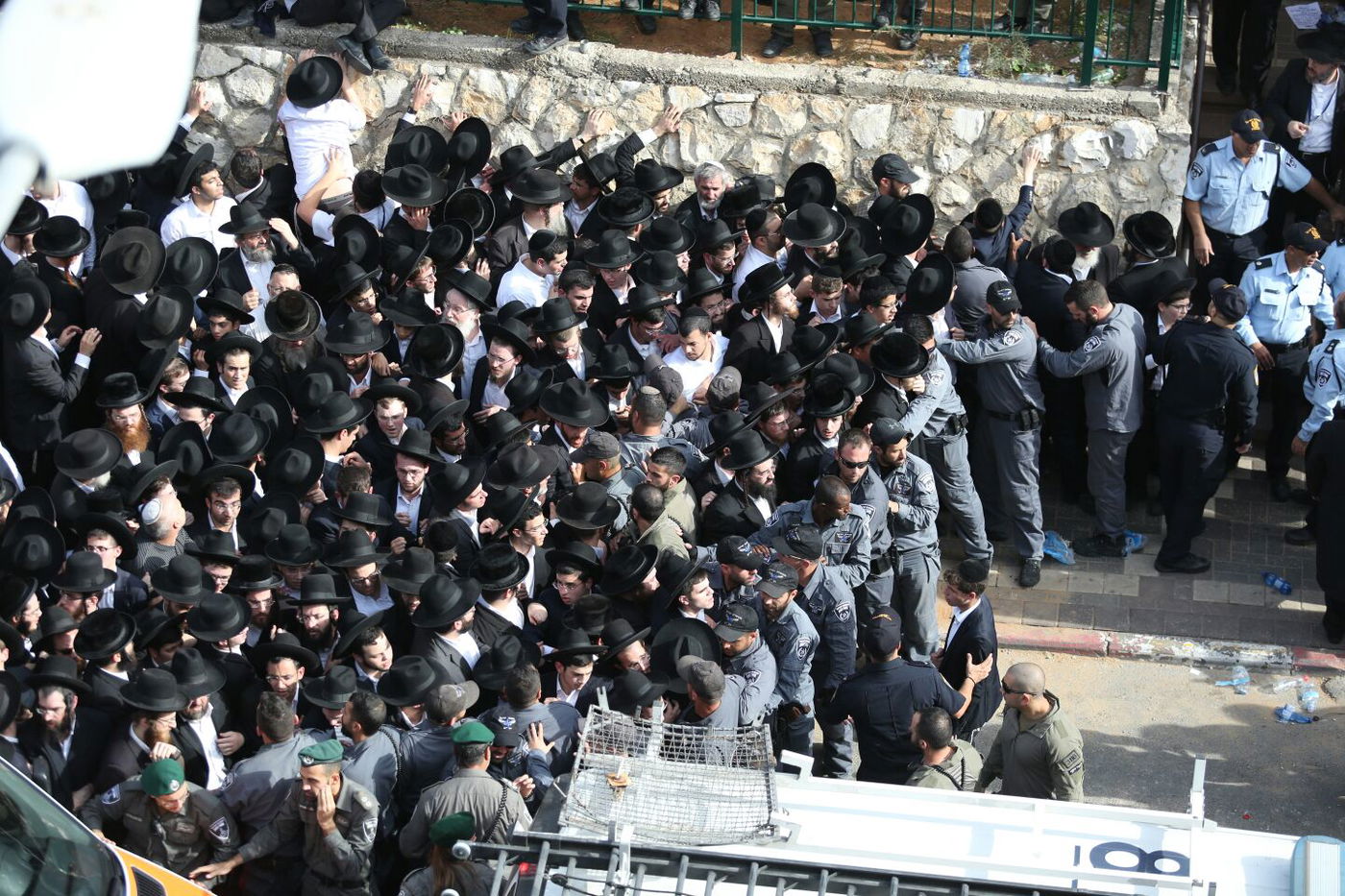 צפו בגלריה: הלווית הענק של מרן הרב שטיינמן מזווית נוספת