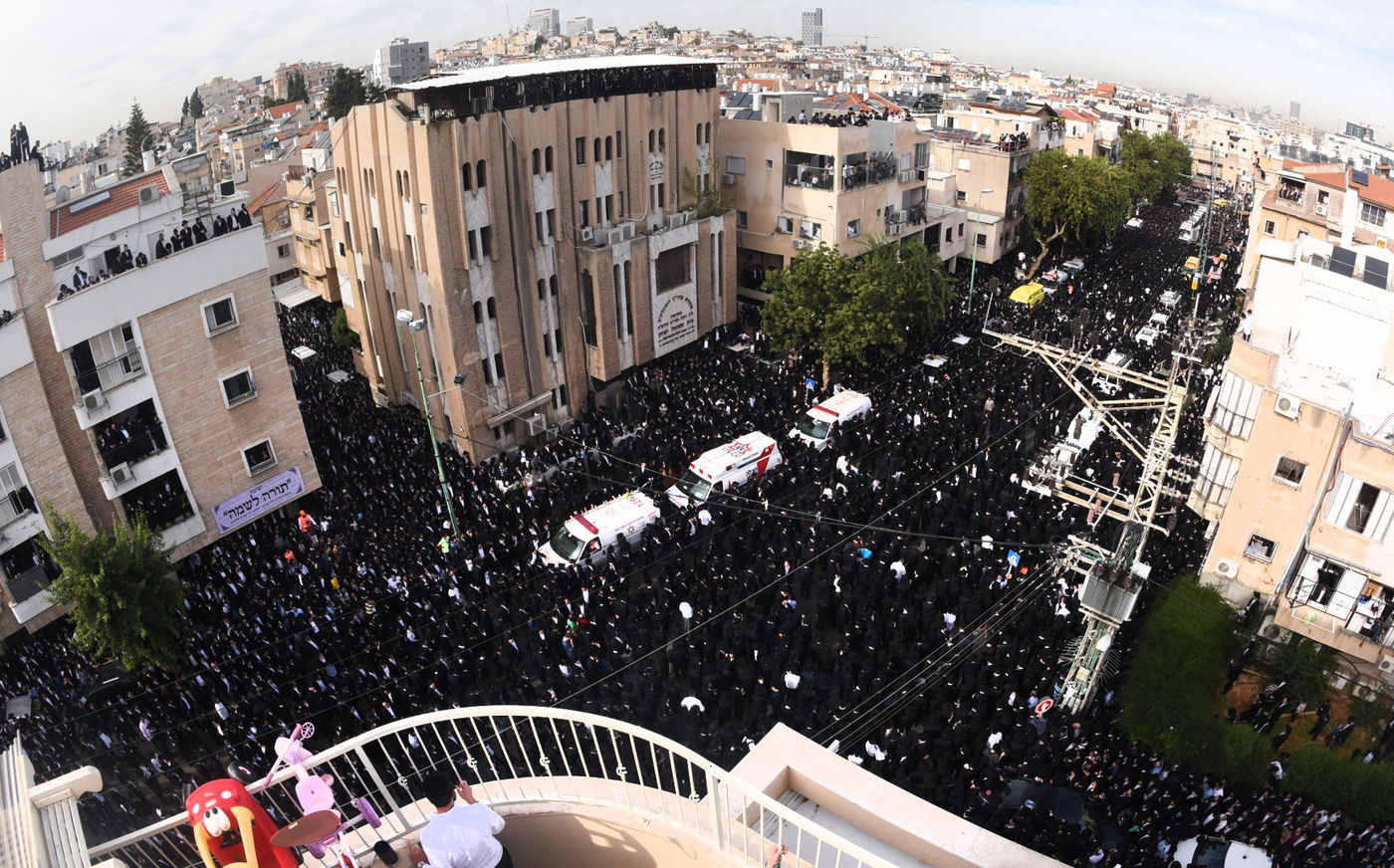 מבט נוסף: הקהל הרב בהלווית מרן הרב שטיינמן