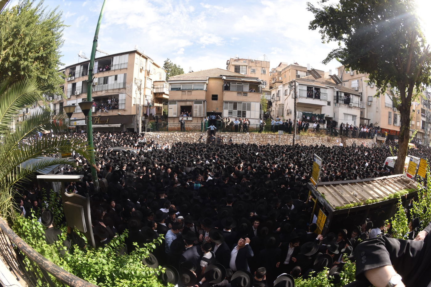 מבט נוסף: הקהל הרב בהלווית מרן הרב שטיינמן