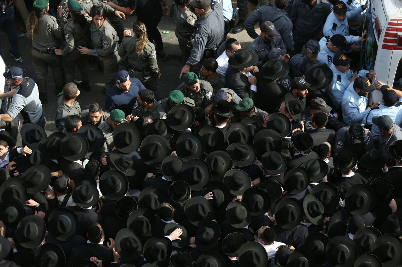 צפו בגלריה: הלווית הענק של מרן הרב שטיינמן מזווית נוספת