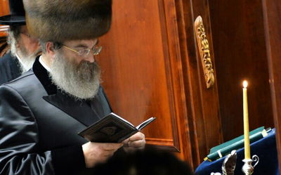 הדלקה בחצר סאדיגורא