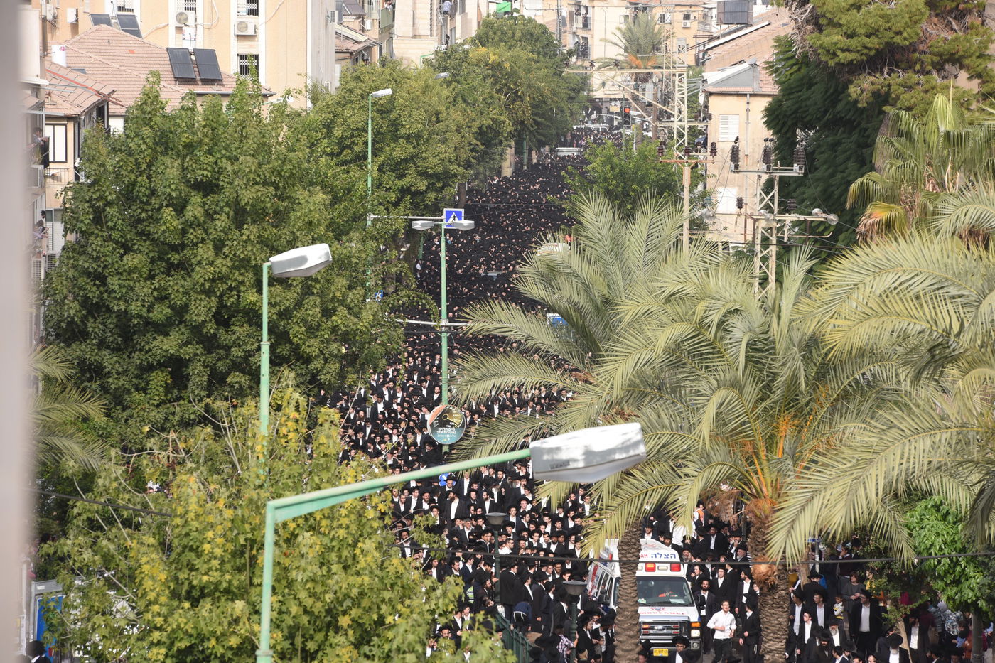 מבט נוסף: הקהל הרב בהלווית מרן הרב שטיינמן