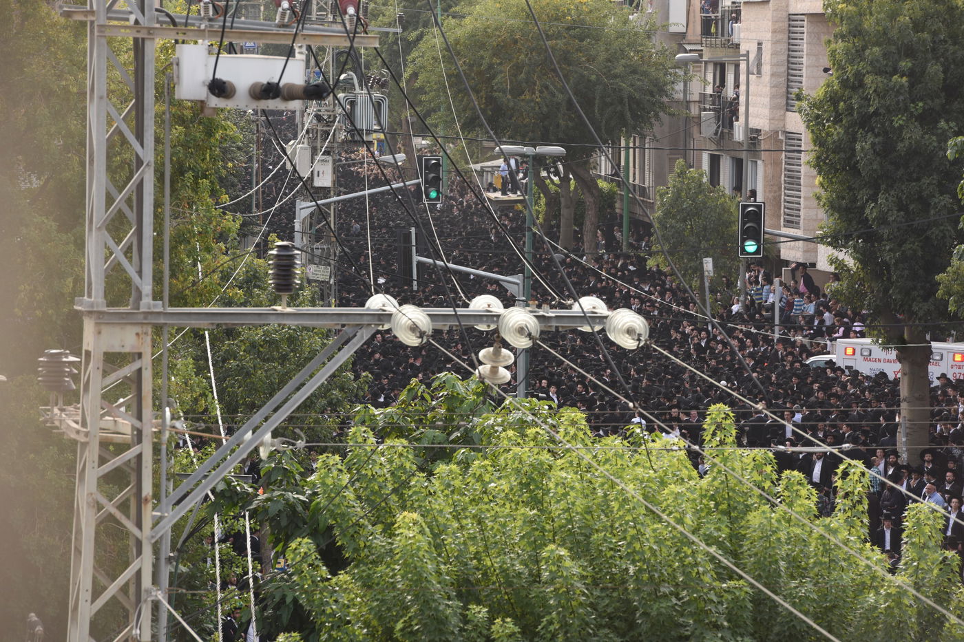 מבט נוסף: הקהל הרב בהלווית מרן הרב שטיינמן