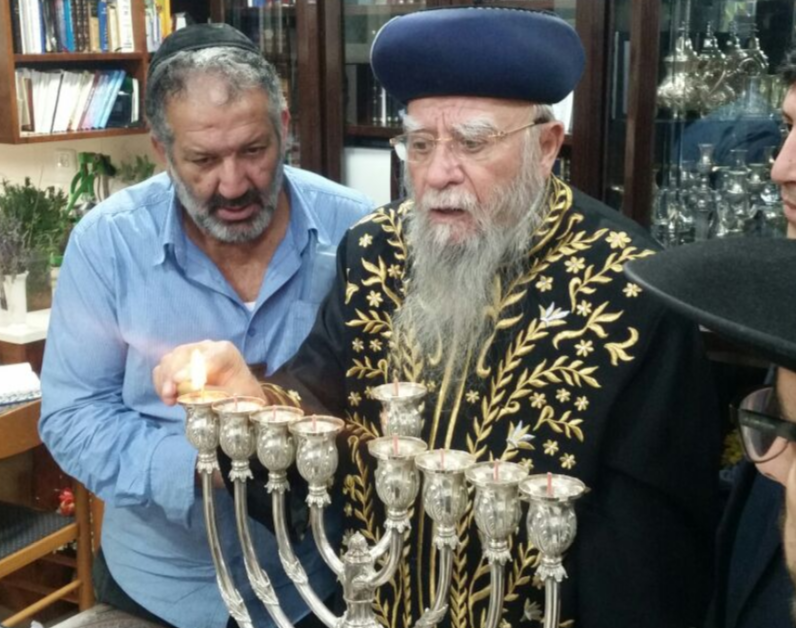 זקן הראשונים לציון בהדלקת נר ראשון