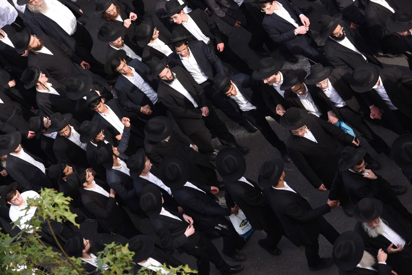 מבט נוסף: הקהל הרב בהלווית מרן הרב שטיינמן