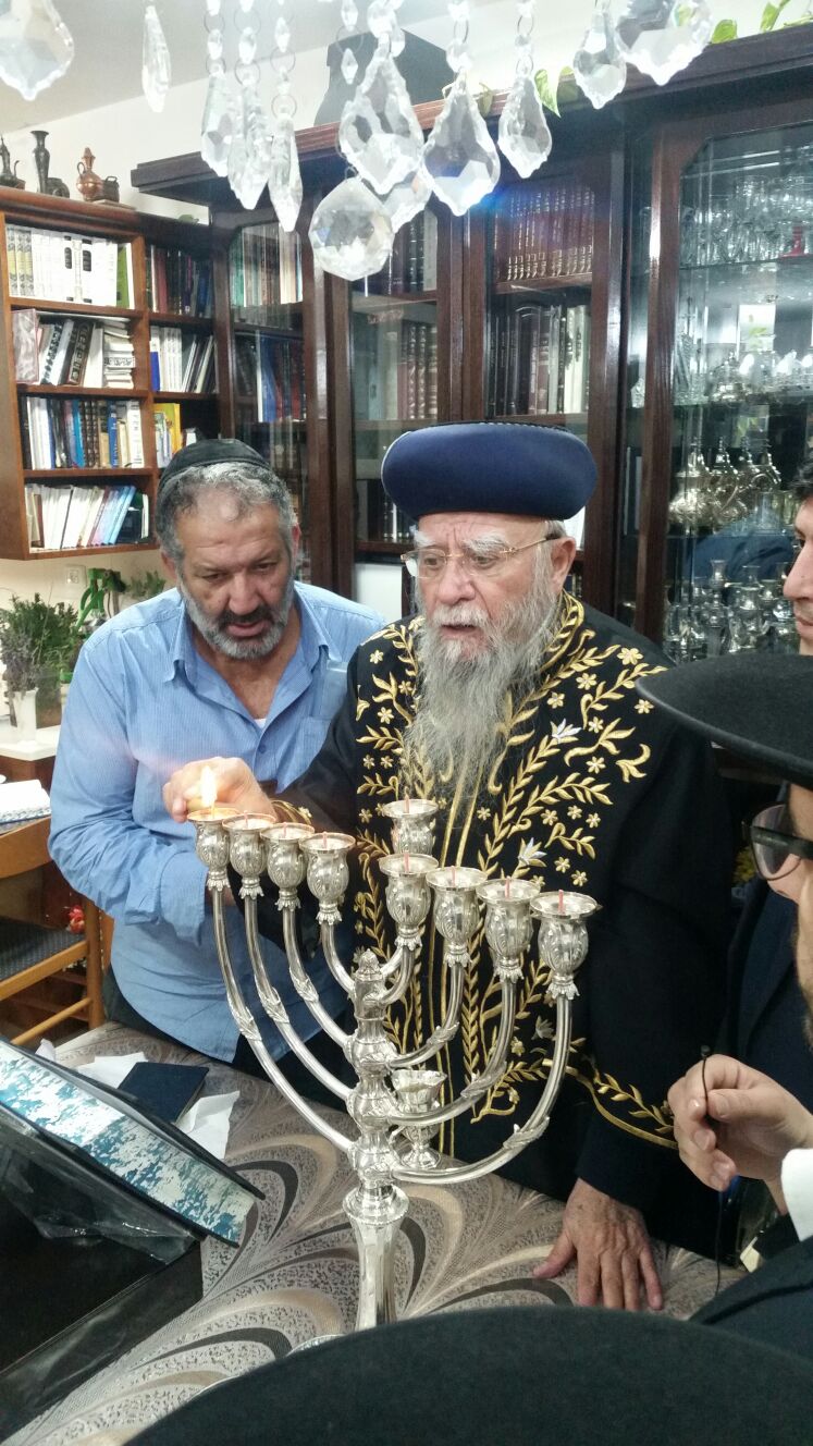 זקן הראשונים לציון בהדלקת נר ראשון