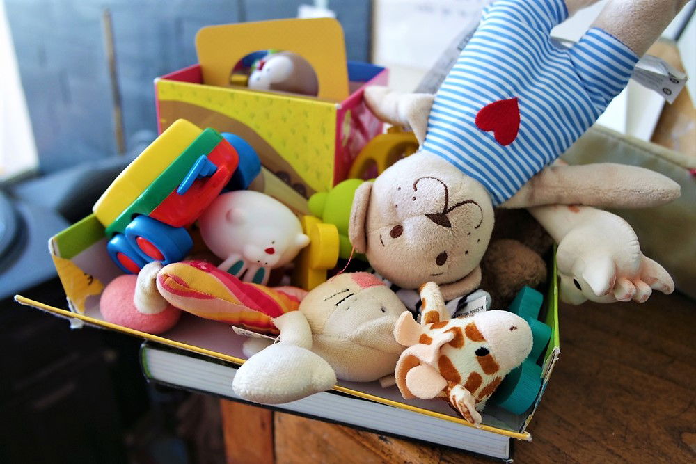 12 טריקים קטנים לגרום לילדים לאהוב לנקות