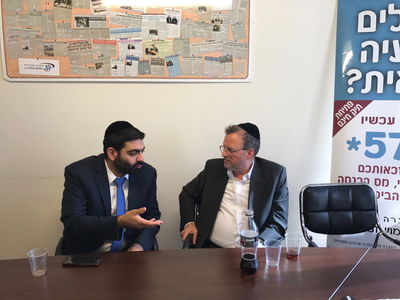 ח"כ מליכאלי בביקור בחברה למימוש זכויות.