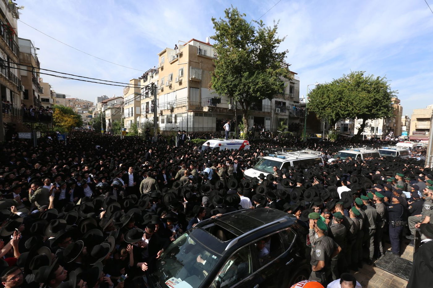 מאות אלפים במסע הלווית מרן הגראי"ל שטיינמן זצוק"ל
