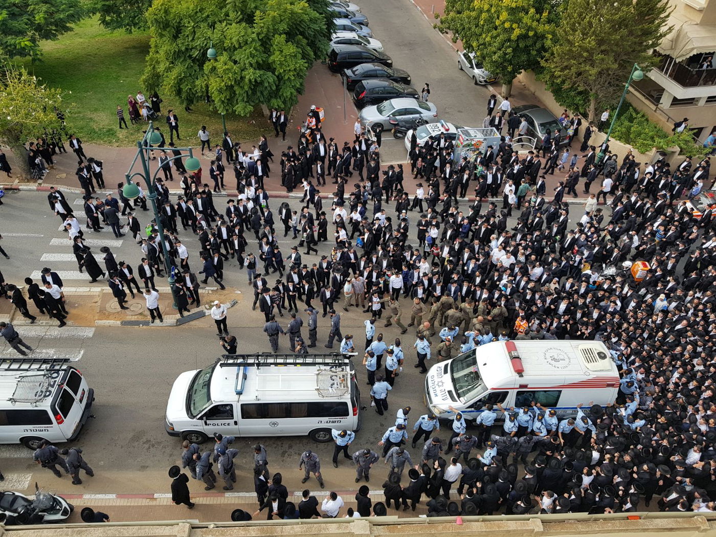 מאות אלפים במסע הלווית מרן הגראי"ל שטיינמן זצוק"ל