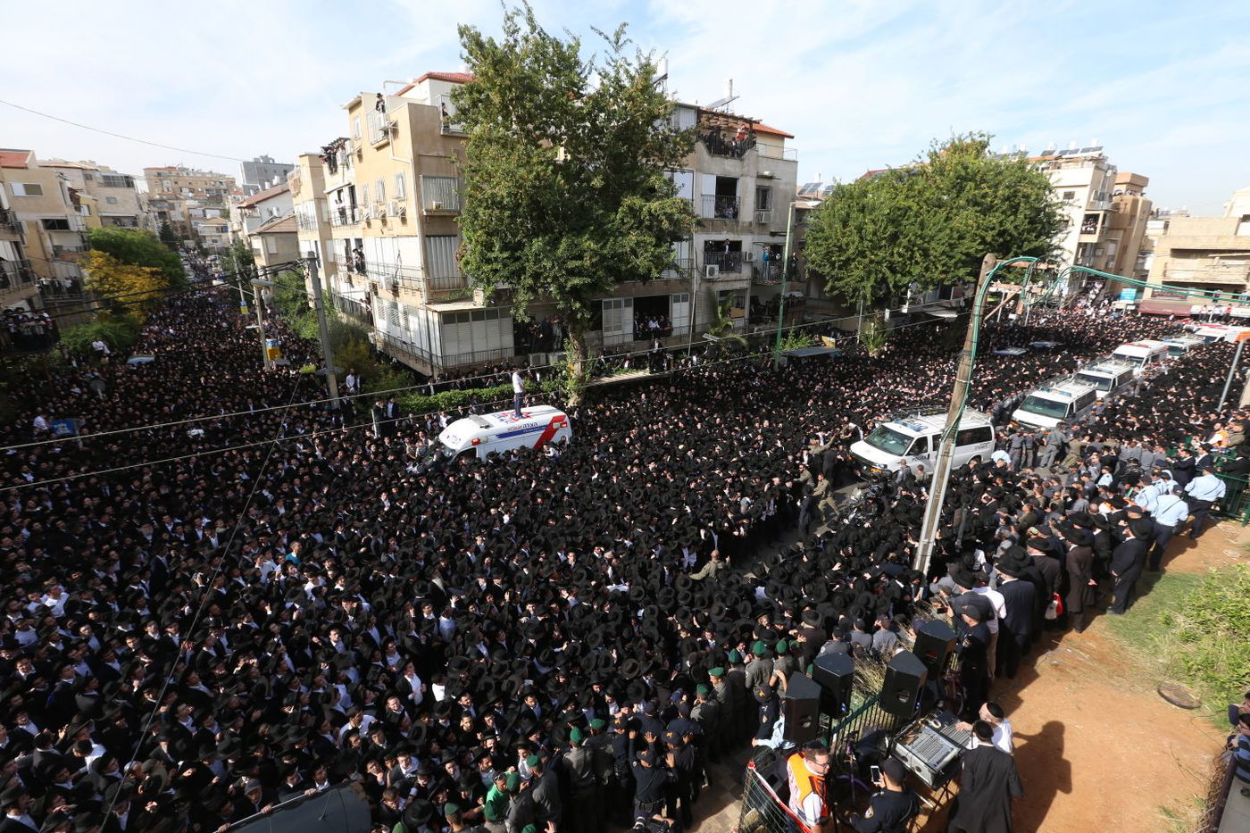 מאות אלפים במסע הלווית מרן הגראי"ל שטיינמן זצוק"ל