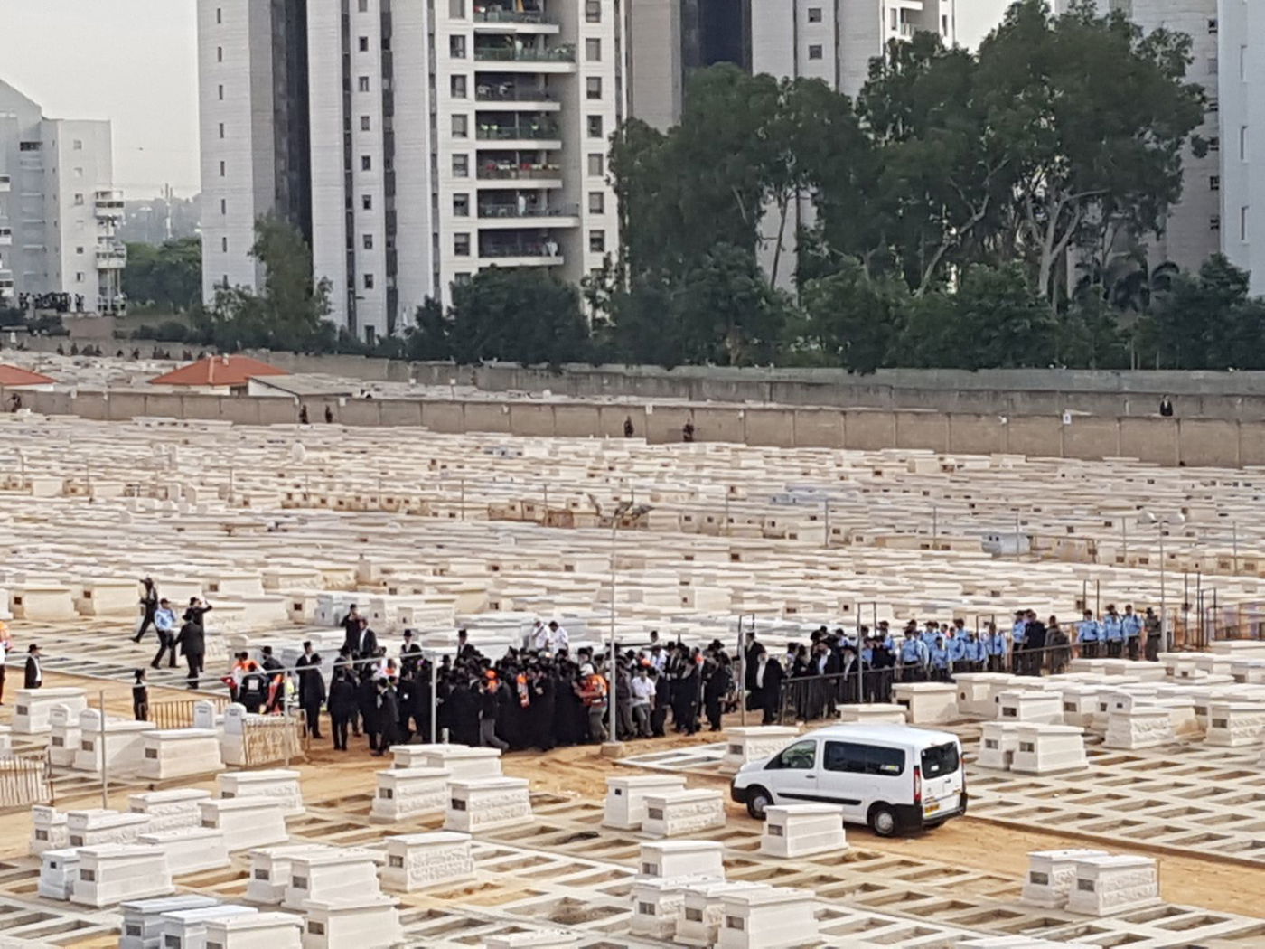 מאות אלפים במסע הלווית מרן הגראי"ל שטיינמן זצוק"ל