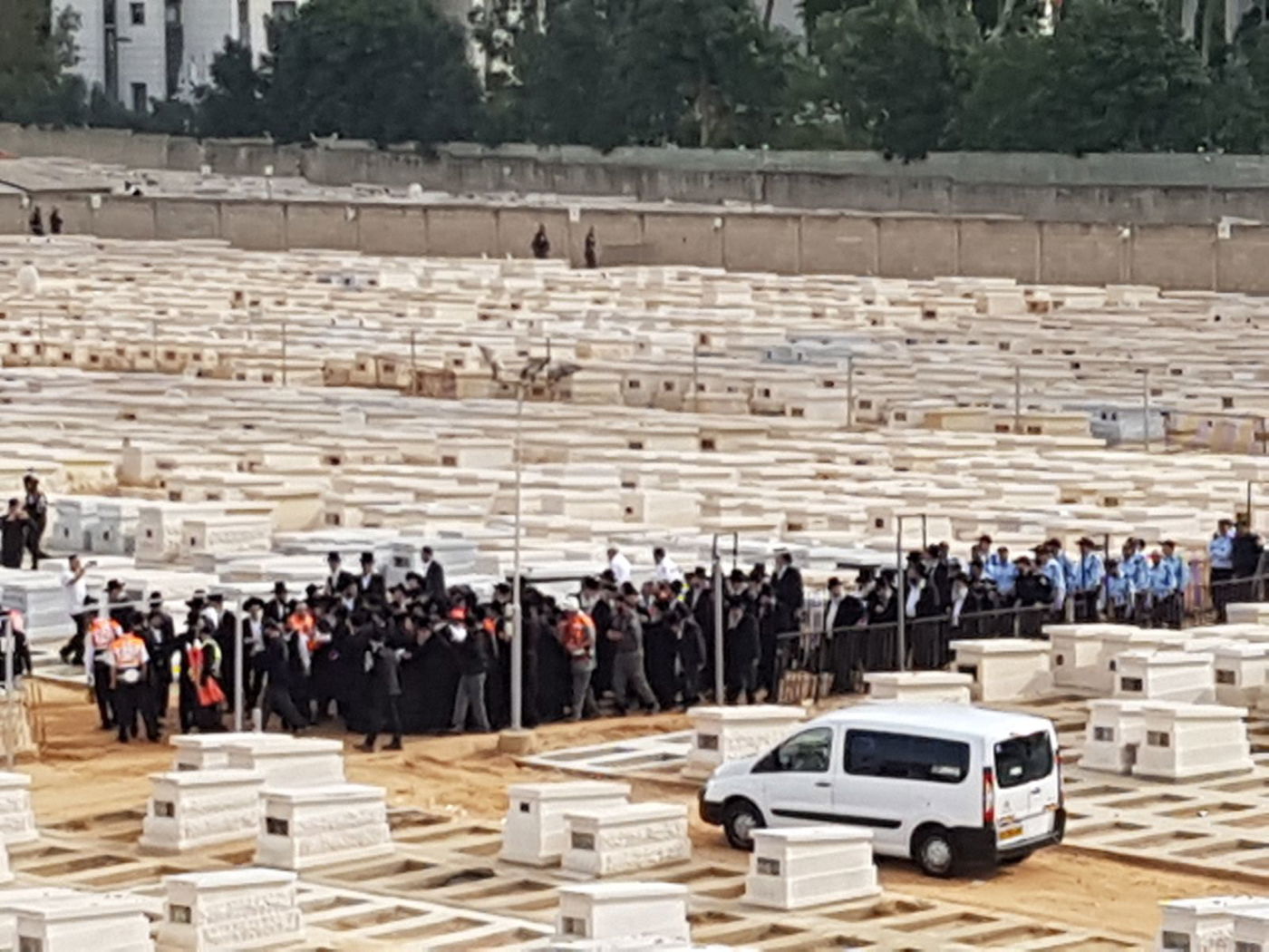 מאות אלפים במסע הלווית מרן הגראי"ל שטיינמן זצוק"ל