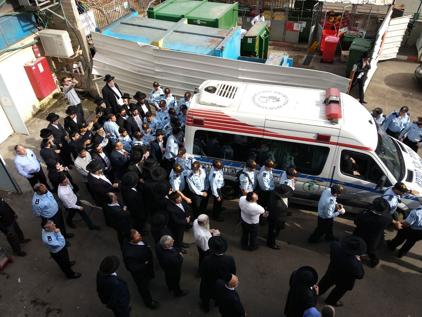 המיטה יוצאת מבית החולים