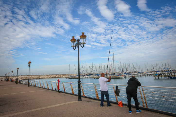 חוף הים באשקלון, כמעט קיץ