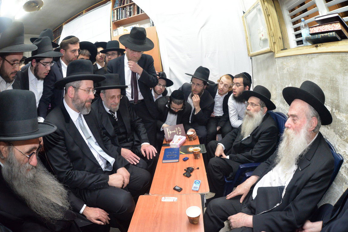 ניחום האבלים בבית מרן הגראי"ל שטיינמן • גלריה