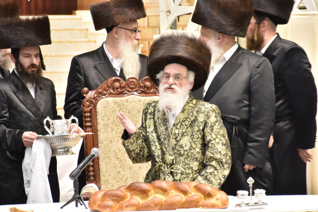 בר מצווה לנכד האדמו"ר מויז'ניץ שחלה וניצל • צפו