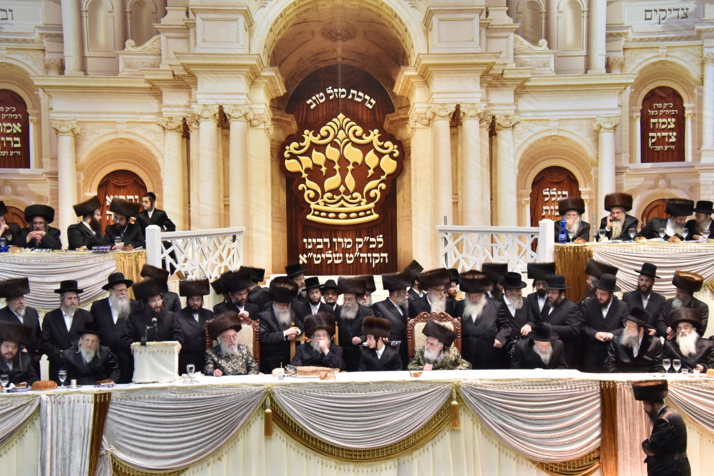 בר מצווה לנכד האדמו"ר מויז'ניץ שחלה וניצל • צפו