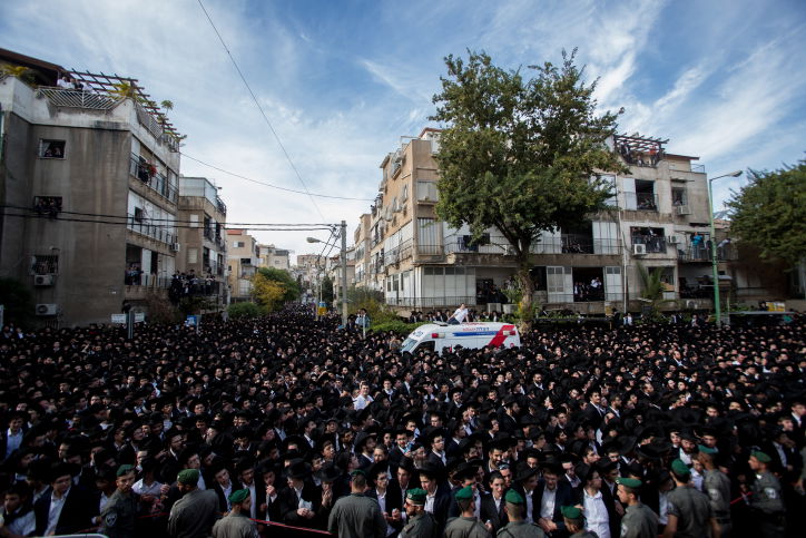 ניצלו את לוויית מרן הרב שטיינמן זצ"ל ופרצו לדירה