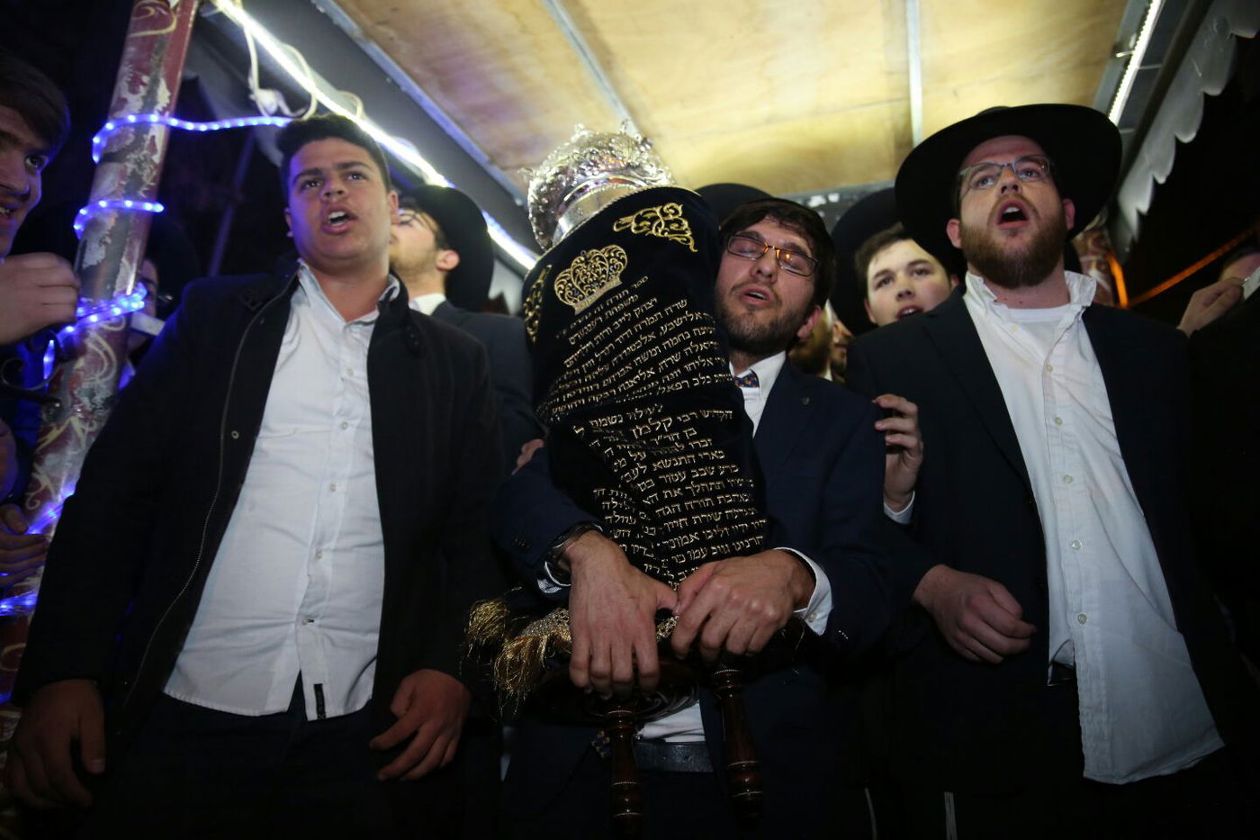 הכנסת ספר תורה לזכרו של הרב קלמן לוין הי"ד