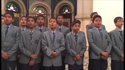 הילדים המוסלמים ריגשו בשירת "עושה שלום במרומיו" • צפו