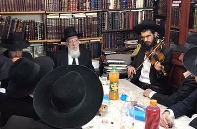 צפו: שמחת 'זאת חנוכה' בבית נשיא המועצת