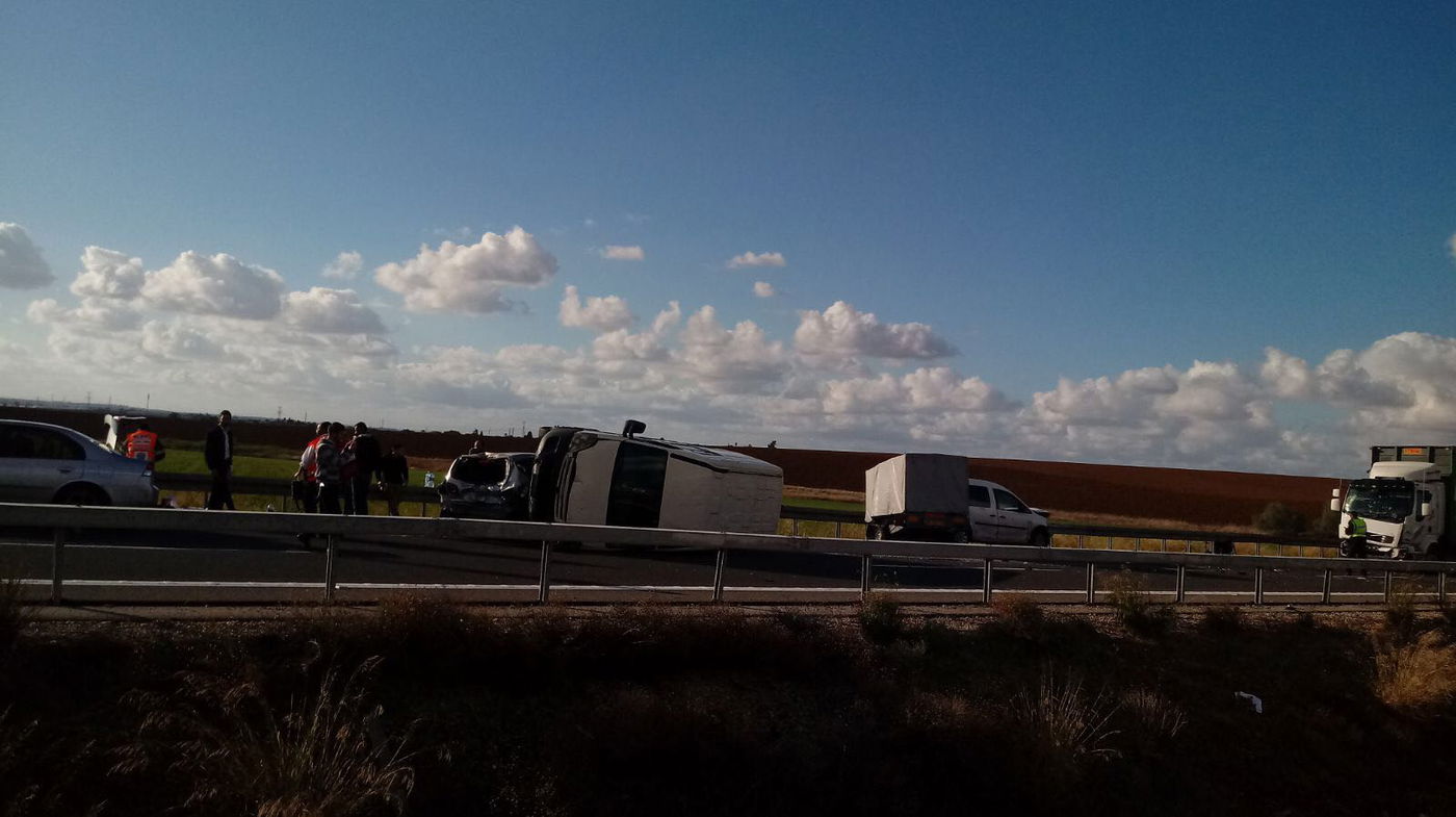 אברך נפצע בינוני בהתהפכות רכב הסעות