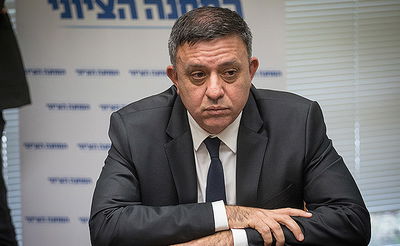 גבאי: "חוק המרכולים - תקנה שהציבור לא יכול לעמוד בה"