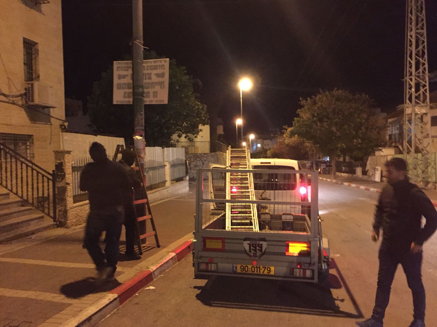 המבצע הלילי להסרת השלטים