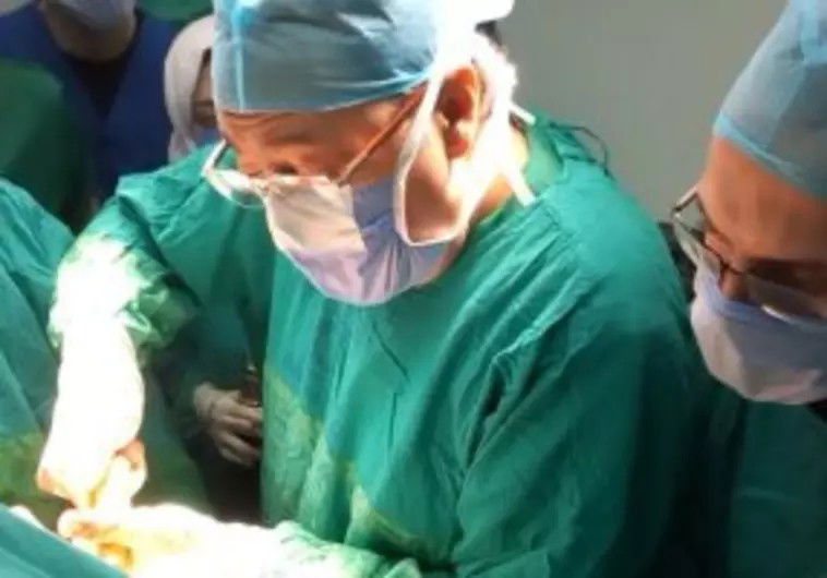 שר הבריאות בניתוח