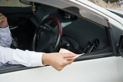 גנב רכב ששכר מחברה בבני ברק ונעצר