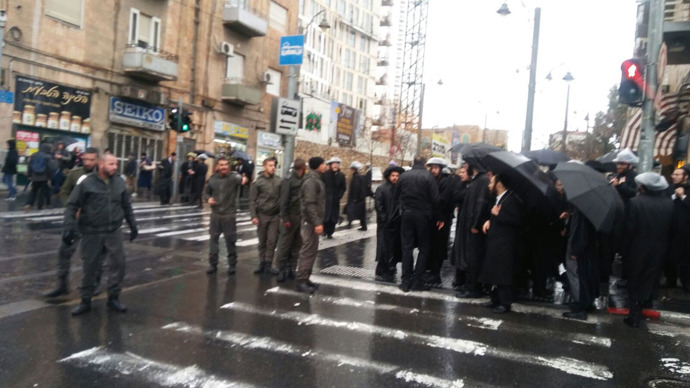 צעיר לא קם משנתו; הפגנה נגד נתיחת גופתו • צפו