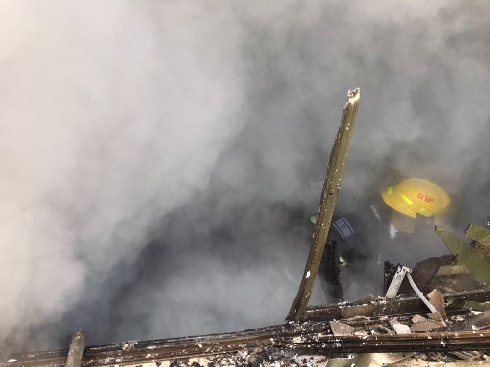 שריפה פרצה בבית כנסת בנהריה; ספרי התורה ניזוקו