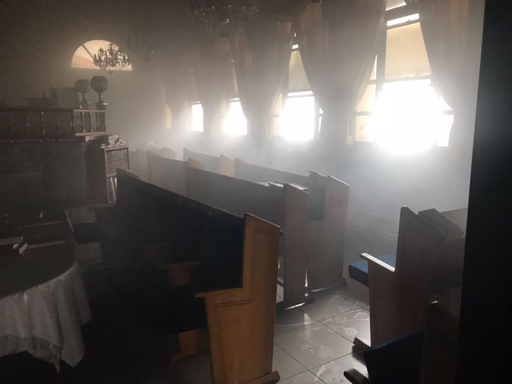 שריפה פרצה בבית כנסת בנהריה; ספרי התורה ניזוקו
