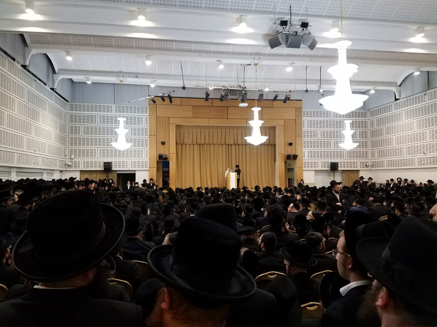 לונדון: אלפים בעצרת מספד למרן הרב שטיינמן זצ"ל