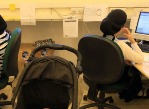 לשלב לימודים וגידול ילדים. אילוסטרציה