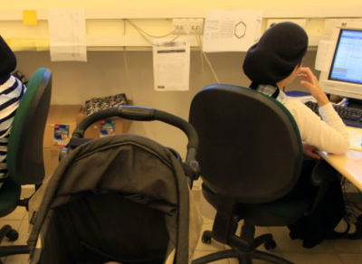 לשלב לימודים וגידול ילדים. אילוסטרציה