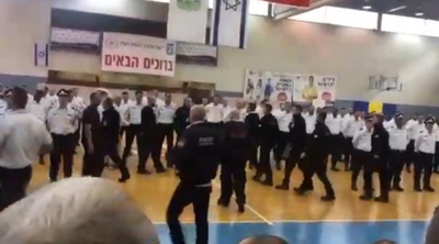הכבאים "פיצצו" טקס בהשתתפות הנציב