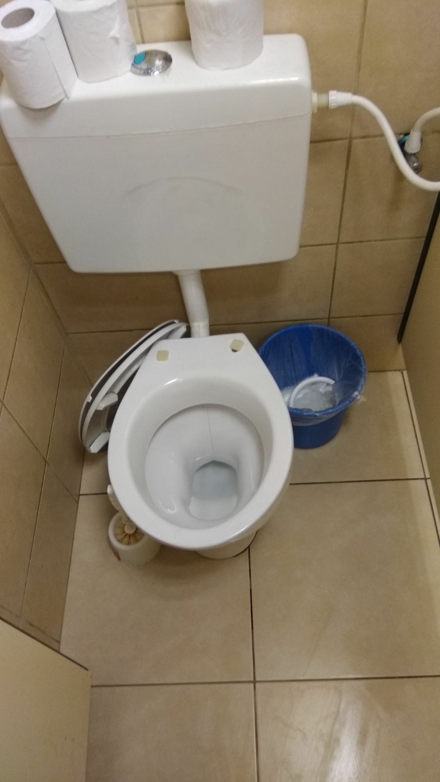 חילול השם • בחורים ערכו ונדליזם בלשכת גיוס בתל השומר