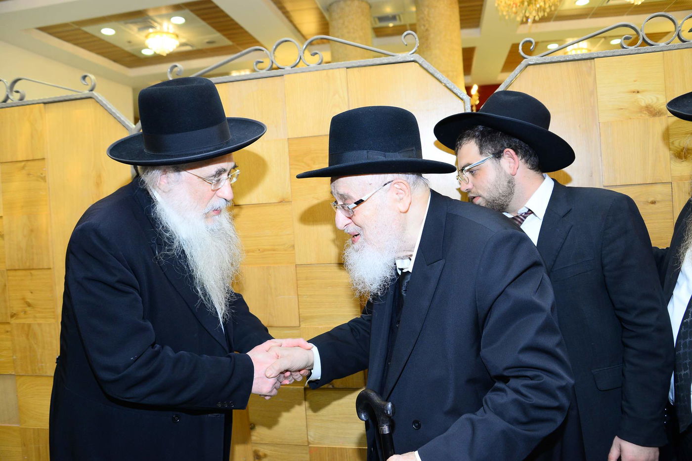 ראשי ישיבות וח"כים בשמחת נישואי נכדת הגרמ"צ ברגמן