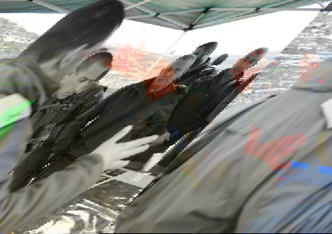 פעילי ימין לרמטכ"ל בזירת פיגוע הירי: "למה זה מגיע לנו?"