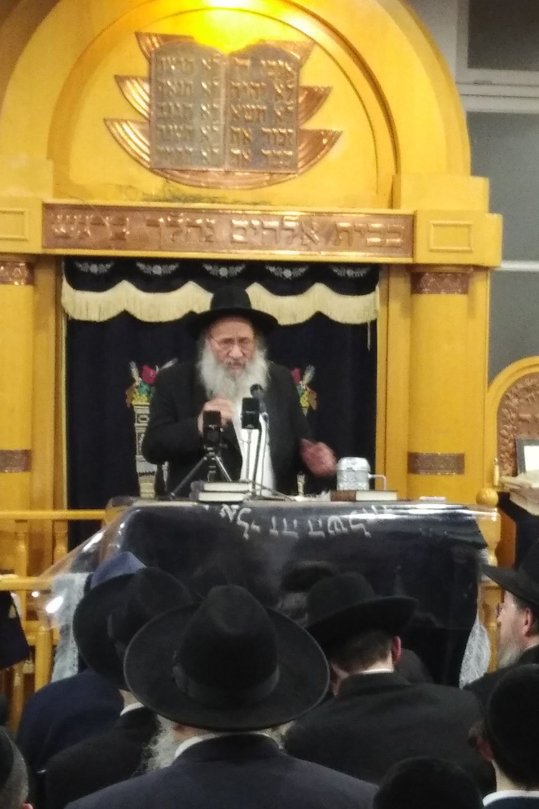 אלפים בעצרת הספד על מרן הרב שטיינמן זצ"ל בצרפת • צפו