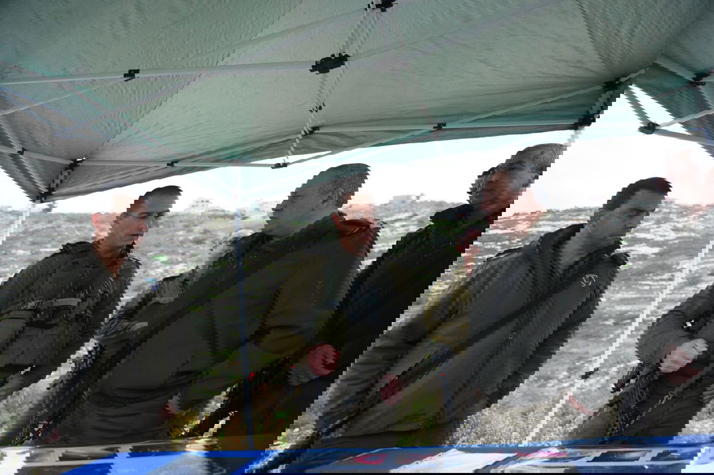 פעילי ימין לרמטכ"ל בזירת פיגוע הירי: "למה זה מגיע לנו?"