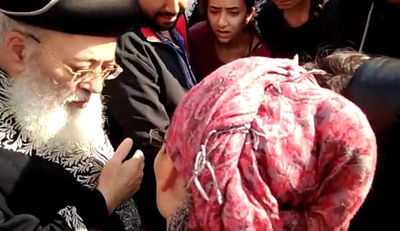 הגר"ש עמאר לאלמנה והאמא: "זכיתם במלאך" • צפו