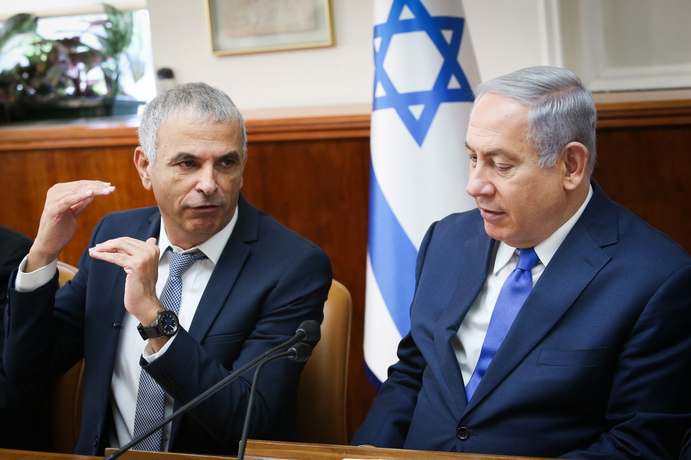 נתניהו וכחלון בישיבת הממשלה, היום