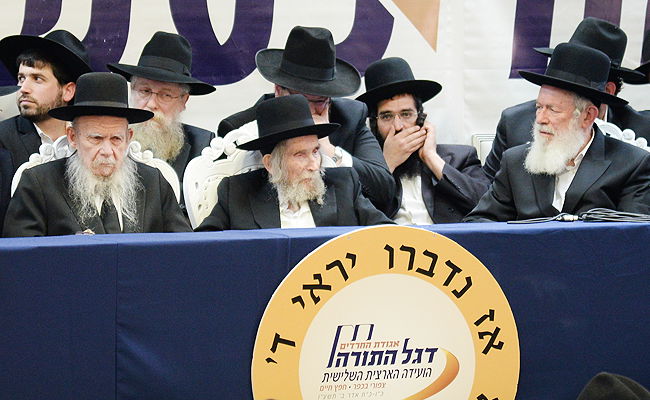 הגראי"ל שטינמן זצוק"ל ולצדו הגר"ג אדלשטיין