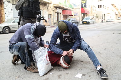 כך מסתערבים עוצרים מחבלים על חם • צפו