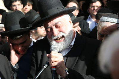 הבן מירר בבכי בהלווית אביו: "אבא! לא נתת לי שום רמז"